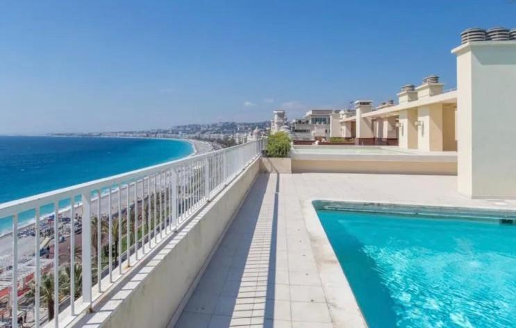 Le Royal, Spacious Seaside Apartment Rooftop And Pool Ница Екстериор снимка